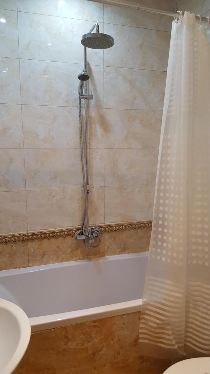 אלמטי Apartment On Nazarbayeva 77 מראה חיצוני תמונה